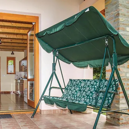 Ferienhaus Awesome In W/ 2 Bedrooms Balatonkeresztúr