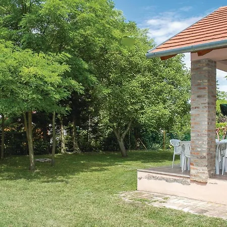 Awesome In W/ 2 Bedrooms * Balatonkeresztúr